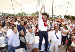 Con mujeres, adultos mayores, jóvenes, niñas y niños, Armenta honra el trabajo legislativo