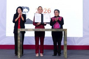 Claudia Sheinbaum firma decreto para fortalecer la transparencia en el Gobierno de México
