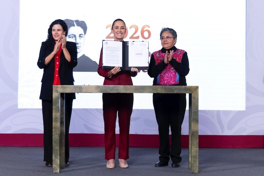 Claudia Sheinbaum firma decreto para fortalecer la transparencia en el Gobierno de M&eacute;xico