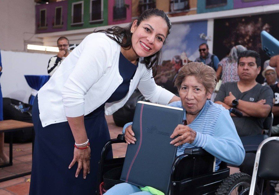 Brinda Lupita Cuautle certeza legal en San Andrés Cholula con entrega de sentencias