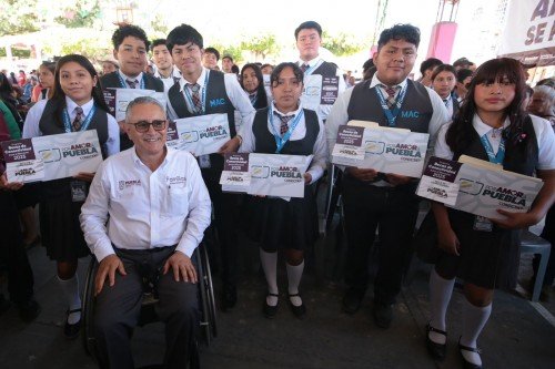 Becas de conectividad permite acceso a educaci&oacute;n digital de j&oacute;venes en La Ceiba