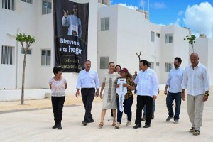 Nuestra mayor satisfacci&oacute;n es cumplir los sue&ntilde;os del pueblo: Presidenta