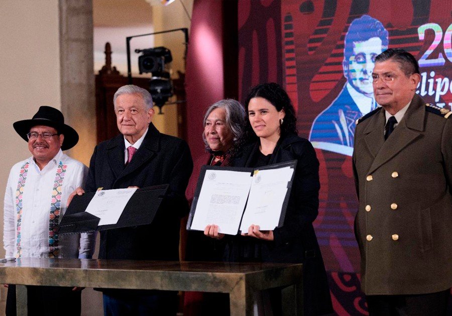 López Obrador firma reformas sobre Guardia Nacional y derechos de pueblos indígenas