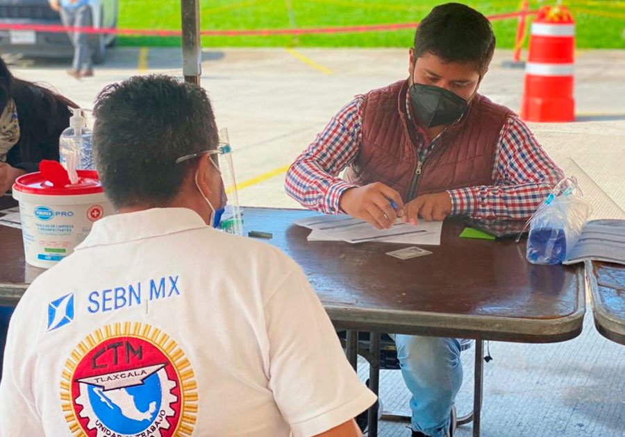 Vacunan a empleados de SEBN Tlaxcala