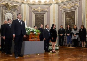 Congreso de Puebla rinde homenaje póstumo al gobernador Miguel Barbosa