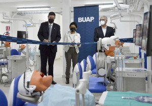 Inaugura Rectora María Lilia Cedillo laboratorios de simulación en la Facultad de Estomatología