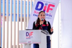 Contribuye Lupita Cuautle en mejorar la movilidad de personas con entrega de plantillas ortop&eacute;dicas