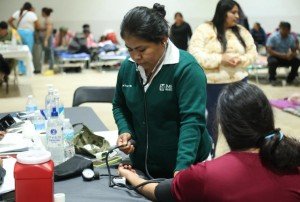 Continúa atención médica y sanitaria en refugios temporales de la Sierra Norte