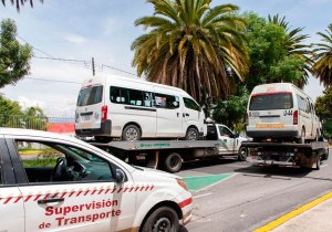 Por prestar servicio de transporte irregular, SMT y SSP detienen a cinco unidades