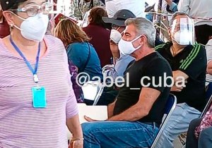 Disfrazado de pobre, Tony Gali va a vacunarse