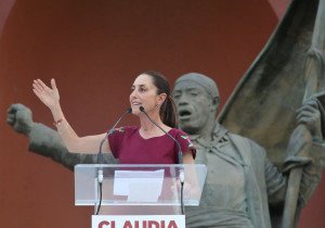 Lamenta Sheinbaum la muerte de Elena Larrea