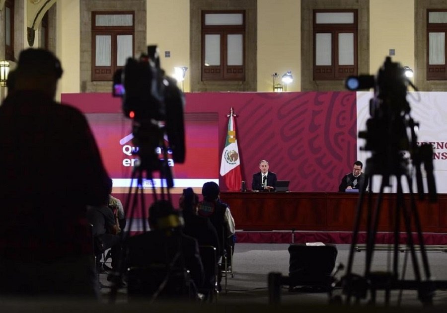 Conferencia vespertina diaria.