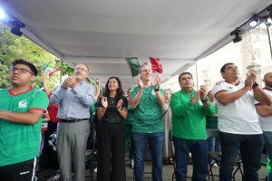 Convive Pepe Chedraui con poblanas y poblanos en la inauguraci&oacute;n de la Copa del Mundo 2026