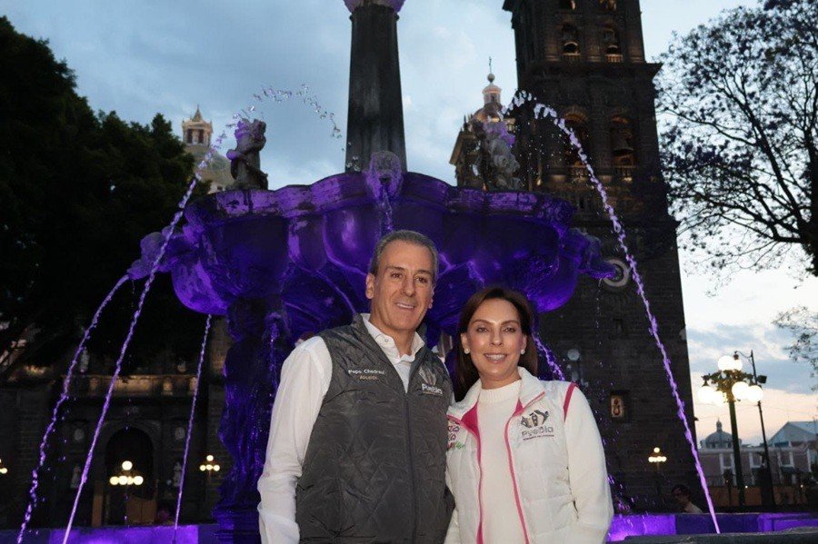 Impulsa Pepe Chedraui Mujeres que Brillan con iluminaci&oacute;n violeta de las fuentes de la ciudad por el D&iacute;a de la Mujer
