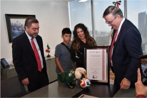 Econom&iacute;a e IMPI otorgan registro de marca del "Pato Merl&iacute;n" a su propietaria, Karla Ivette G&oacute;mez L&oacute;pez