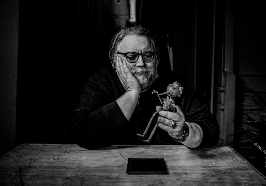Guillermo del Toro se ofrece a pagar los Arieles
