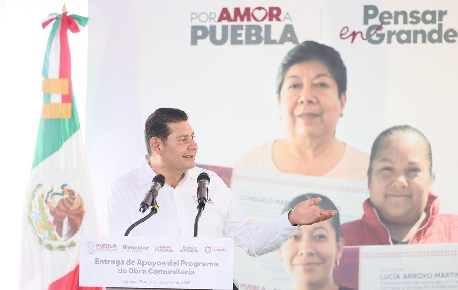 Alejandro Armenta entrega m&aacute;s de 7 mdp en obra comunitaria en Tepeaca