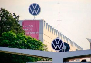 Acusan a Volkswagen de no pagar a proveedores y provocar despidos; pide Intervención de STPS