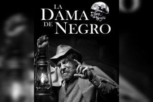 La Dama de Negro con más de 30 años en escena se presenta en Puebla
