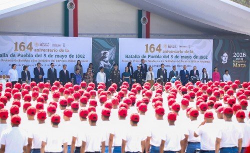 Encabezan Sheinbaum y Armenta desfile por el 5 de Mayo
