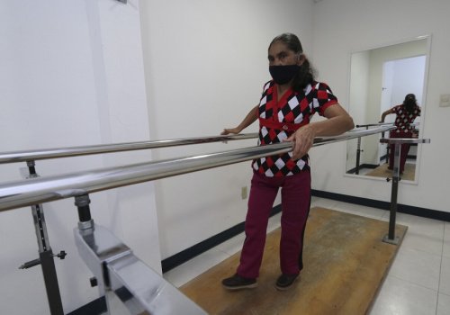 Beneficia SEDIF a persona de Tlacuilotepec, Puebla, con una pr&oacute;tesis