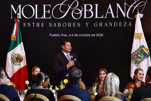 Armenta, mole y las cartas sobre la mesa