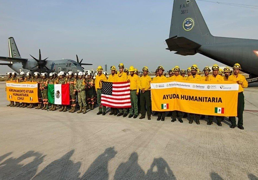 Gobierno de M&eacute;xico recibe con honores al agrupamiento CEHUI