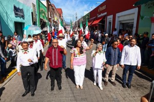 Encabeza Tonantzin Fernández el desfile del 16 de septiembre con más de 6 mil participantes