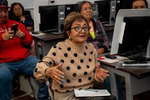 Aborda DIF Puebla Capital medios digitales y fraudes cibern&eacute;ticos con personas adultos mayores