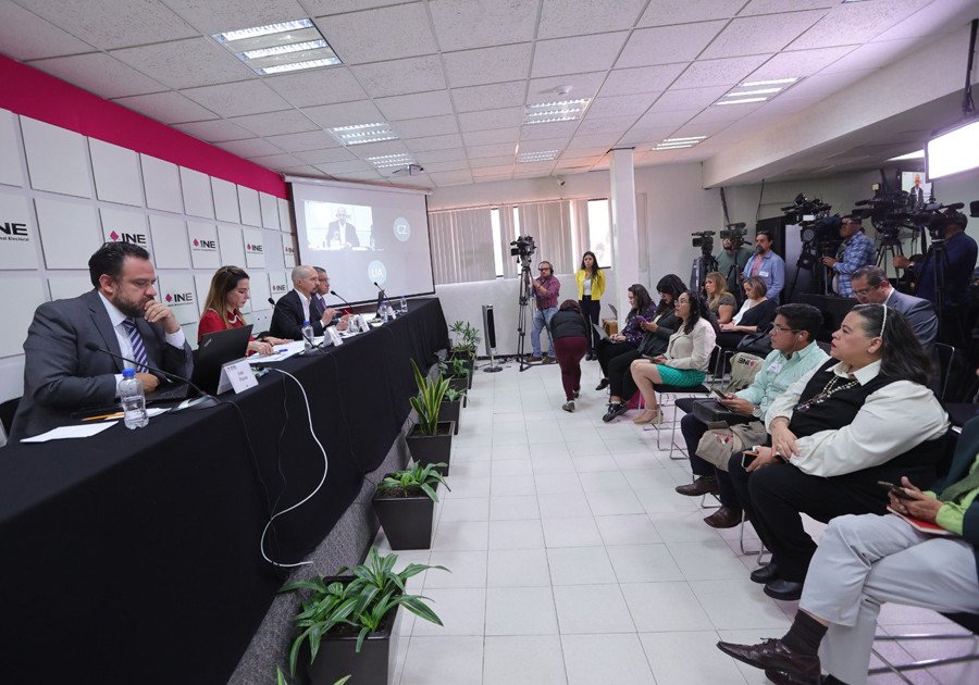 INE &#039;no está haciendo ningún fraude&#039; con voto extranjero, sino una revisión técnica