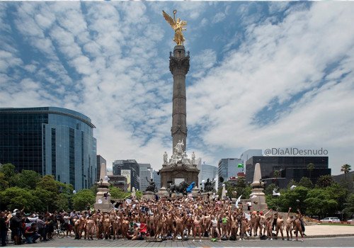 Alistan encuerada masiva en la CDMX