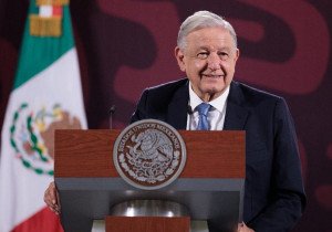 López Obrador critica a calificadoras y medios internacionales por reforma judicial 