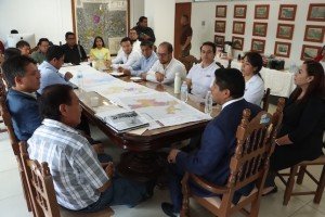 Sostiene Omar Mu&ntilde;oz mesa con cronistas y especialistas en l&iacute;mites territoriales