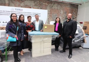 Entrega gobierno estatal equipamiento para artistas y profesionistas