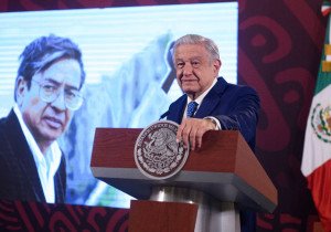 Lamenta AMLO muerte de José Agustín