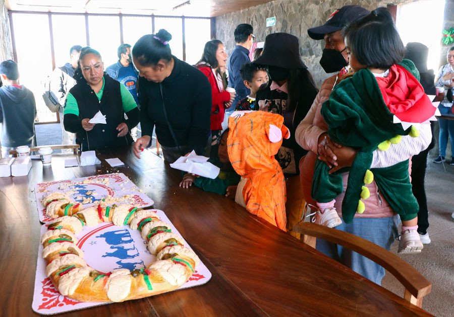 Entrega Cultura juguetes a niñas y niños en el Centro Cultural “La Carmela”