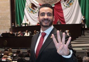 Inicia Toño López “Tu distrito, tu voz” en Agua Santa