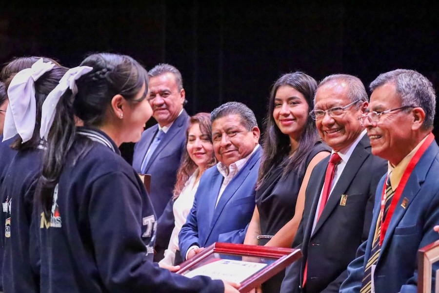 Gaby &ldquo;La Bonita&rdquo; S&aacute;nchez inspira a graduados de la T&eacute;cnica 2 a creer en sus sue&ntilde;os
