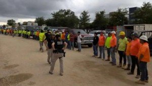 Florida endurece su política migratoria: redada deja más de 100 migrantes arrestados