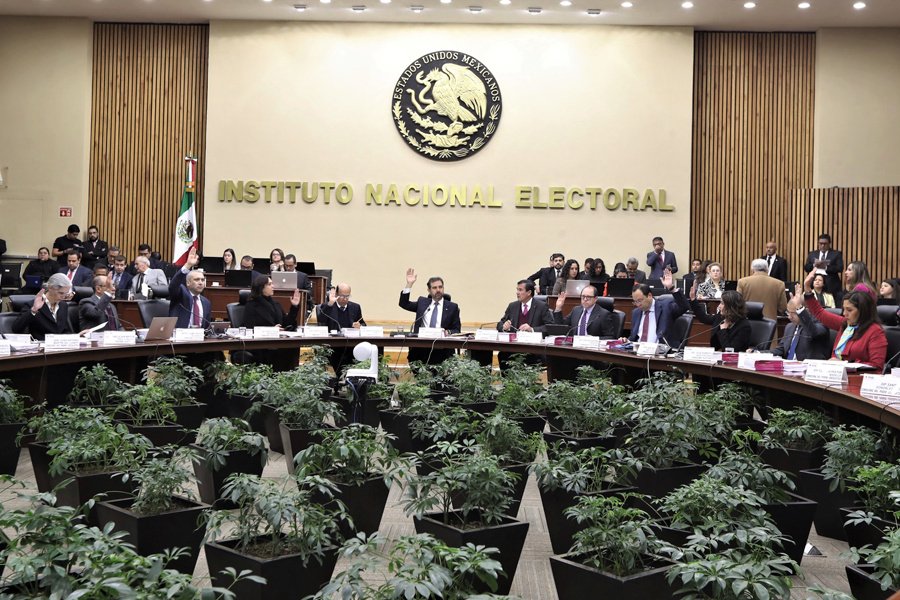 Cambia el INE fecha de la revocación de mandato