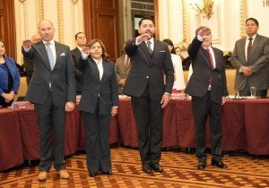 Protestan nuevos funcionarios del Ayuntamiento de Puebla