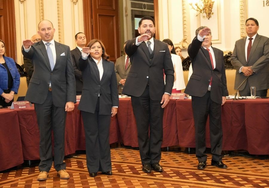 Protestan nuevos funcionarios del Ayuntamiento de Puebla