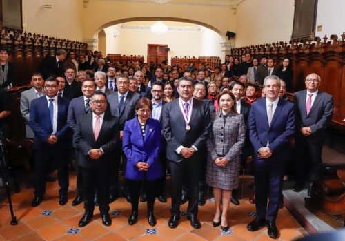 Por su respaldo a la educaci&oacute;n, Sergio Salom&oacute;n recibe medalla &ldquo;Melchor Cobarrubias&rdquo; por la BUAP