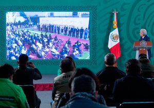 Regresan a clase bajo supervisión de AMLO