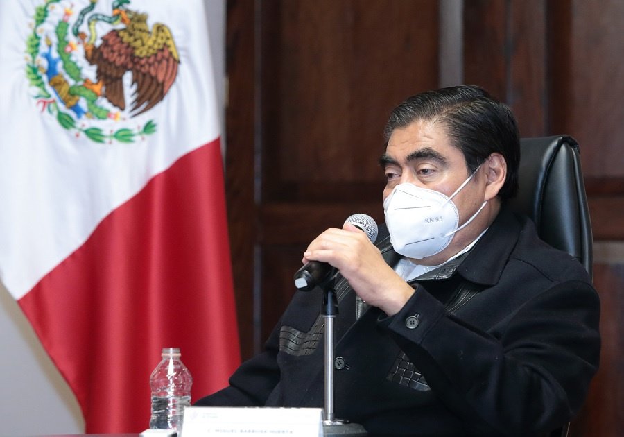 El gobernador de Puebla.