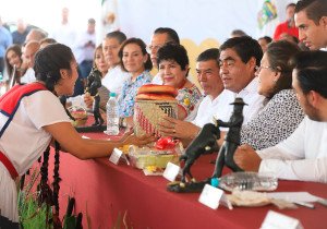 Inicia temporada de Mole de Caderas; pide MBH comercializar y vender carne original