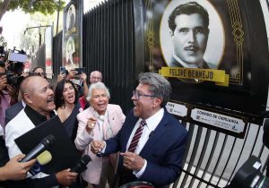 Monreal y Sánchez Cordero se avientan ‘palomazo’