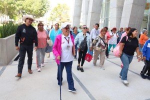 Fomenta DIF Puebla Capital convivencia entre personas adultas mayores y estudiantes universitarios