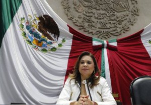 Blanca Alcalá es asaltada por hombres armados en la México-Puebla