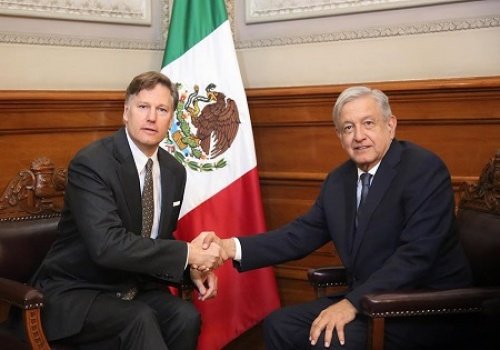 AMLO y Christopher Landau